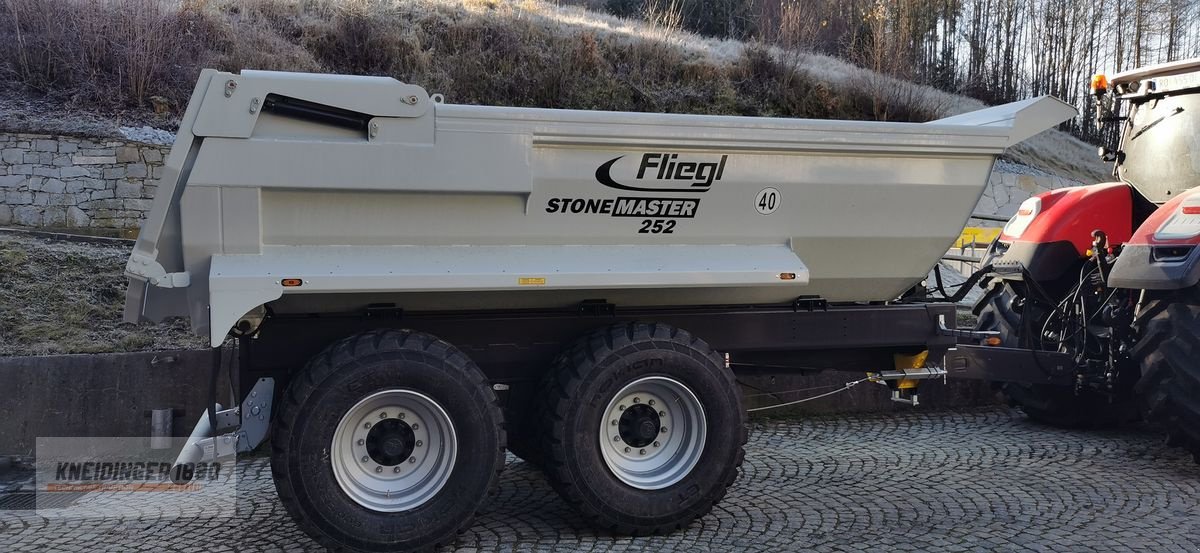 Muldenkipper van het type Fliegl Stonemaster 252, Neumaschine in Altenfelden (Foto 1)