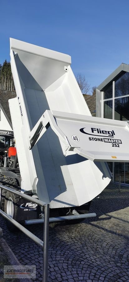 Muldenkipper van het type Fliegl Stonemaster 252, Neumaschine in Altenfelden (Foto 11)