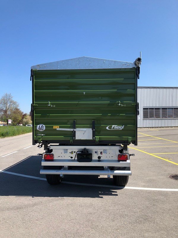 Muldenkipper van het type Fliegl TDK 200, Neumaschine in Domdidier (Foto 4)