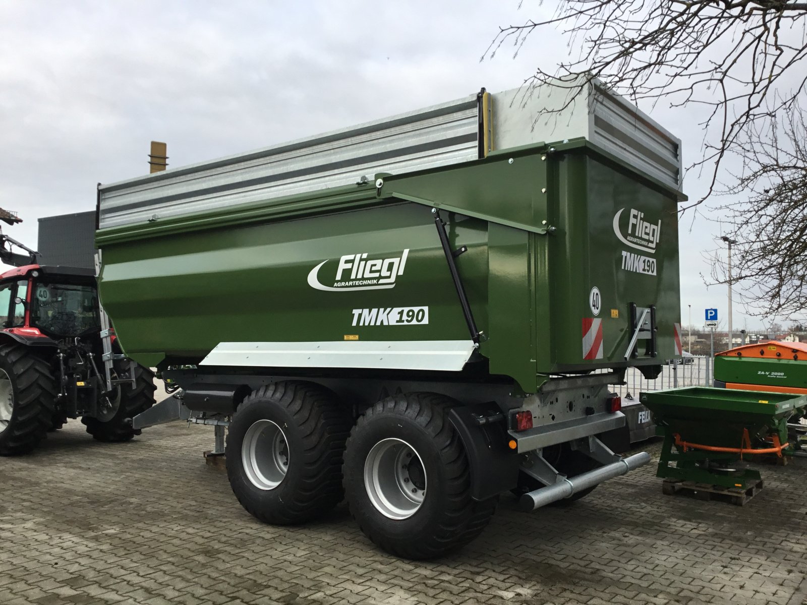 Muldenkipper of the type Fliegl TMK 190 FOX, Neumaschine in Deggendorf (Picture 3)