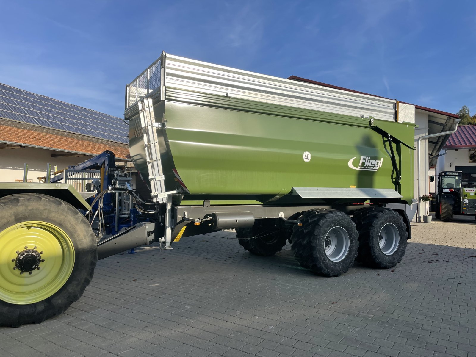 Muldenkipper van het type Fliegl TMK 264, Neumaschine in Rennertshofen (Foto 1)