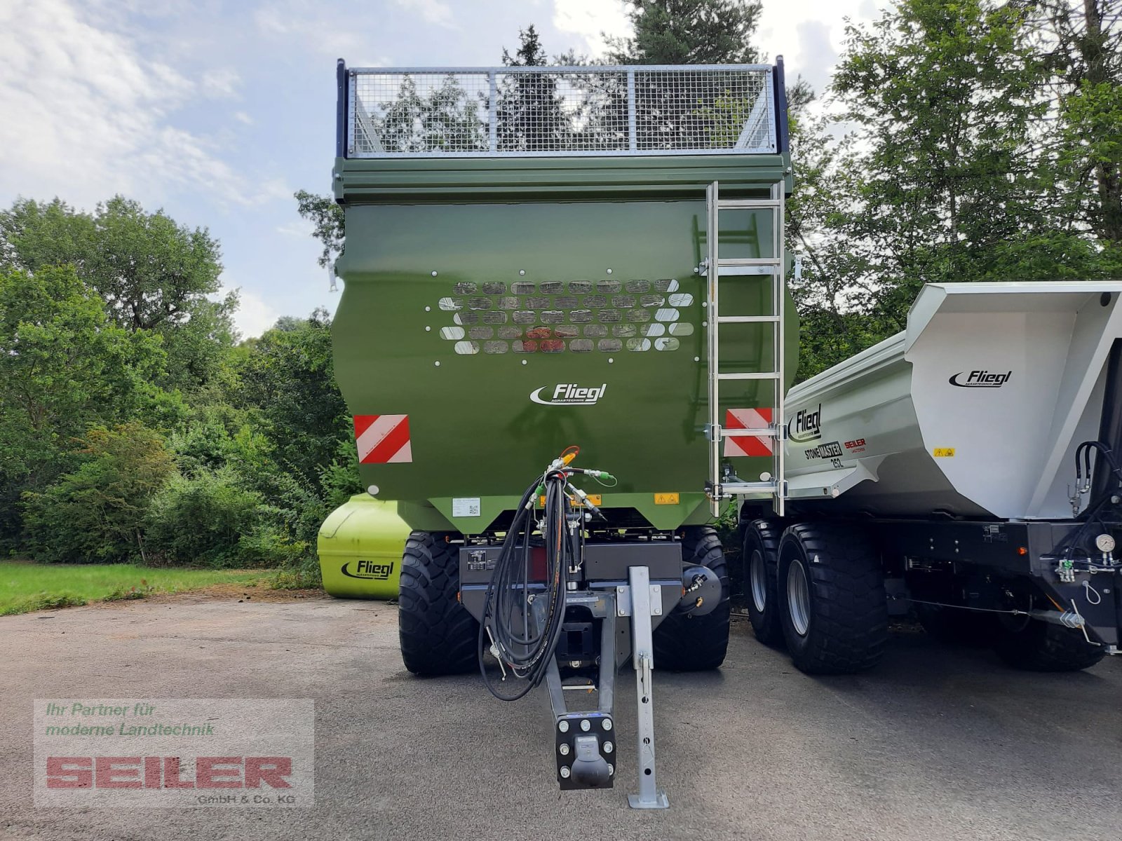 Muldenkipper of the type Fliegl TMK 273 FOX JUMBO 40m³, Neumaschine in Ansbach (Picture 4)