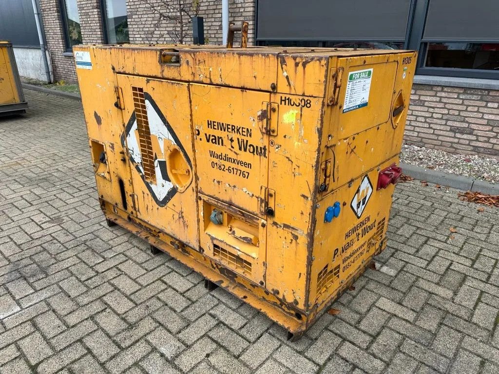 Notstromaggregat des Typs Atlas Copco Komatsu 40 kVA Silent generatorset, Gebrauchtmaschine in VEEN (Bild 4)