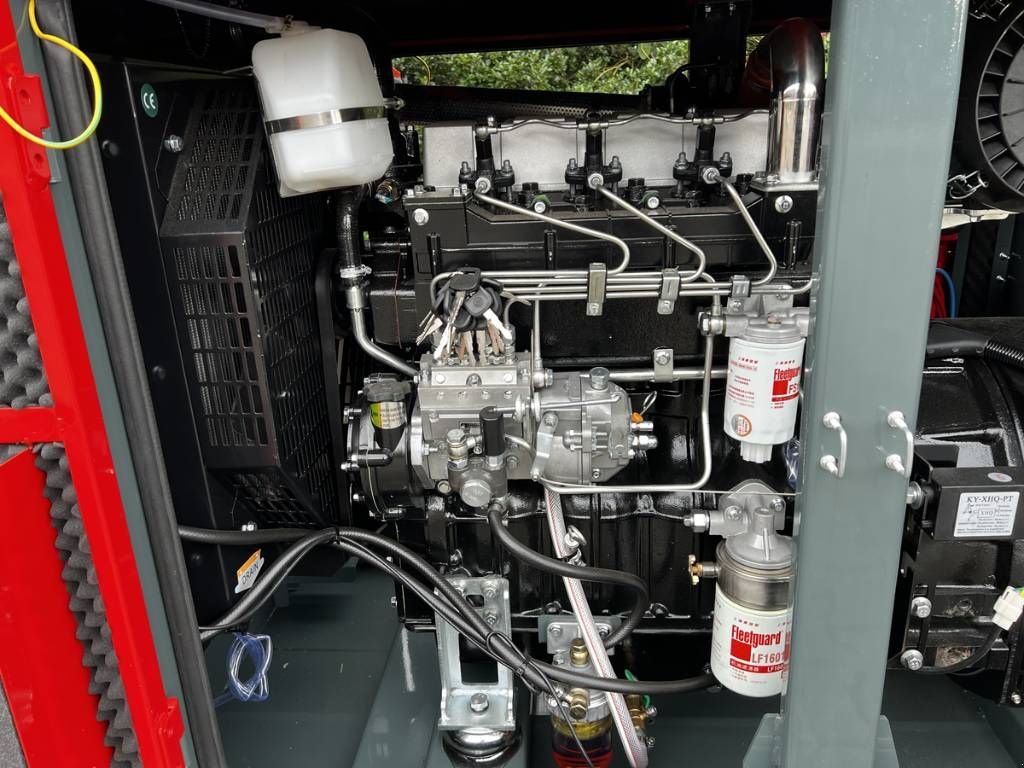 Notstromaggregat van het type Bauer 124 KVA, Neumaschine in Luttenberg (Foto 4)