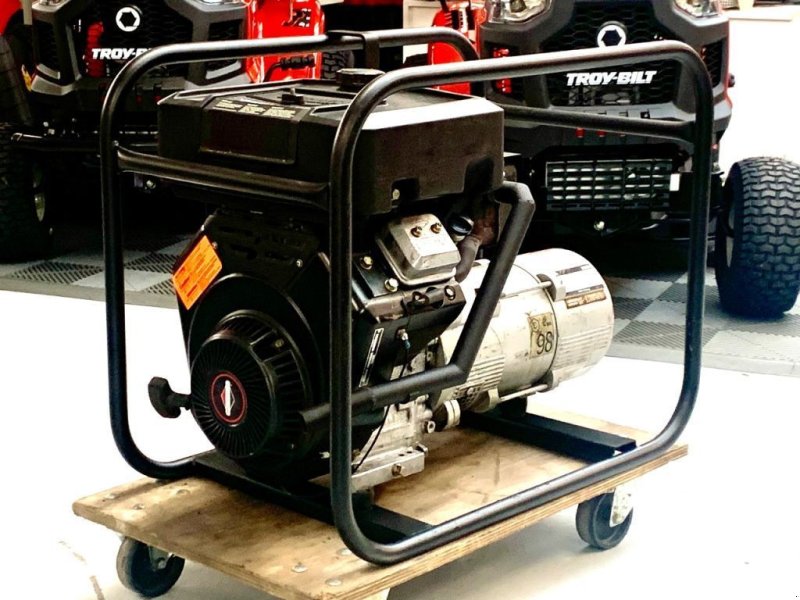 Notstromaggregat Türe ait Bosch gebruikte generator met krachstroom en 230v 6KW g6500, Gebrauchtmaschine içinde Ameide (resim 1)