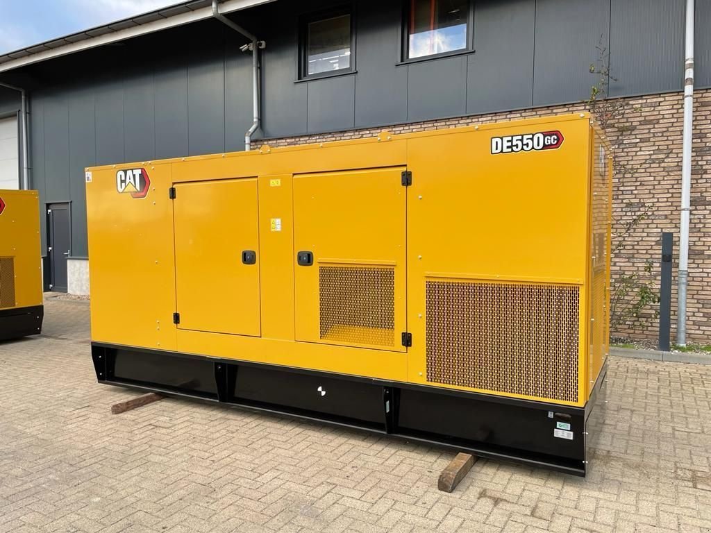 Notstromaggregat des Typs Caterpillar C13 DE550 GC 550 kVA Supersilent generatorset New !, Neumaschine in VEEN (Bild 2)