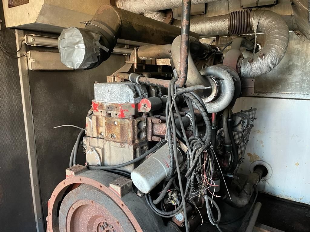 Notstromaggregat tipa Cummins KTTA 19 C Dieselmotor in container 585 PK, Gebrauchtmaschine u VEEN (Slika 8)