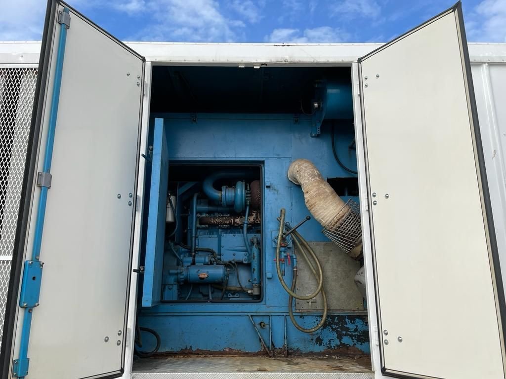 Notstromaggregat des Typs Cummins KTTA 19 G Leroy Somer 450 kVA Supersilent Mobiele generatorset o, Gebrauchtmaschine in VEEN (Bild 8)