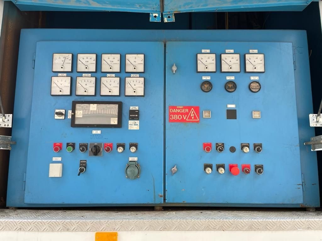 Notstromaggregat des Typs Cummins KTTA 19 G Leroy Somer 450 kVA Supersilent Mobiele generatorset o, Gebrauchtmaschine in VEEN (Bild 4)
