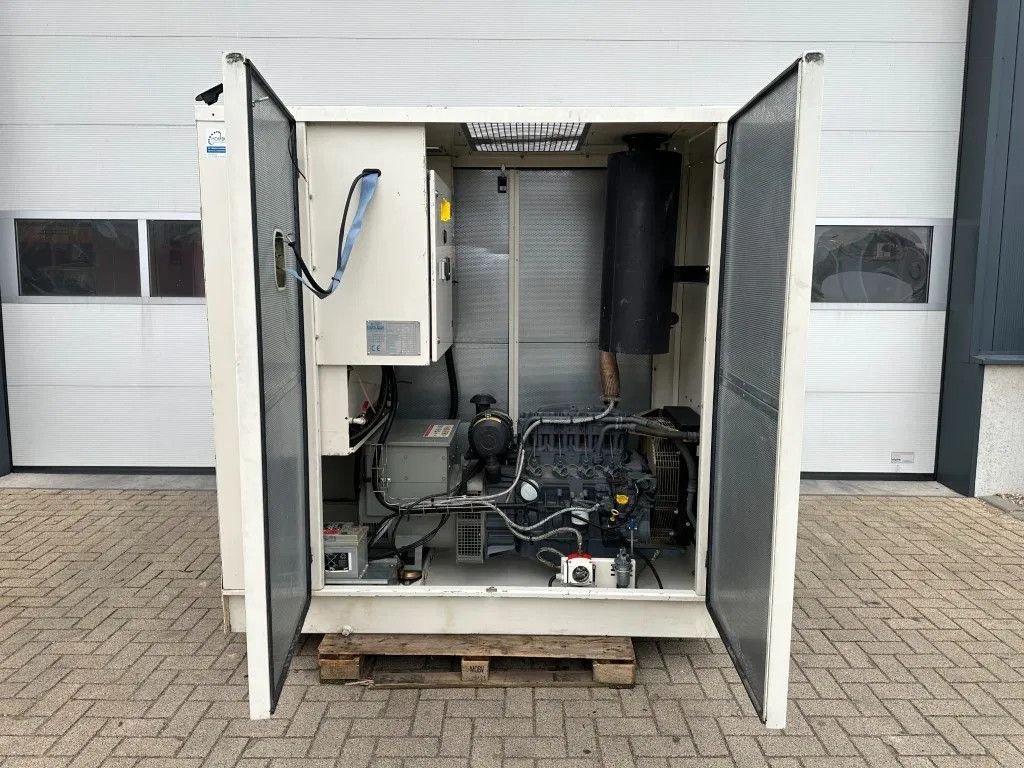 Notstromaggregat van het type Deutz BF4M 1011 F Leroy Somer 30 kVA Silent Noodstroom generatorset Ex, Gebrauchtmaschine in VEEN (Foto 2)