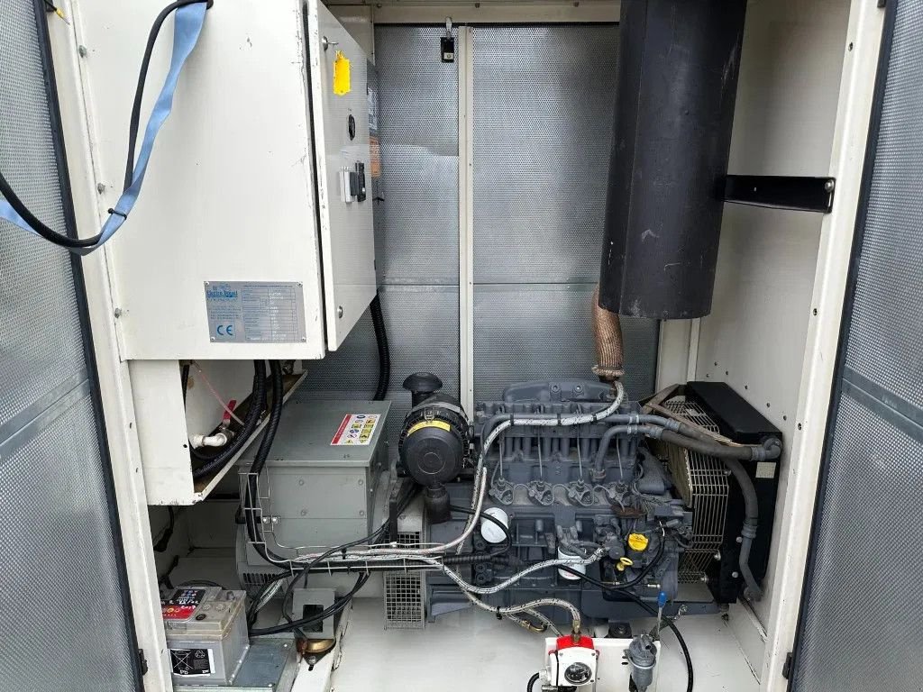 Notstromaggregat des Typs Deutz BF4M 1011 F Leroy Somer 30 kVA Silent Noodstroom generatorset Ex, Gebrauchtmaschine in VEEN (Bild 4)