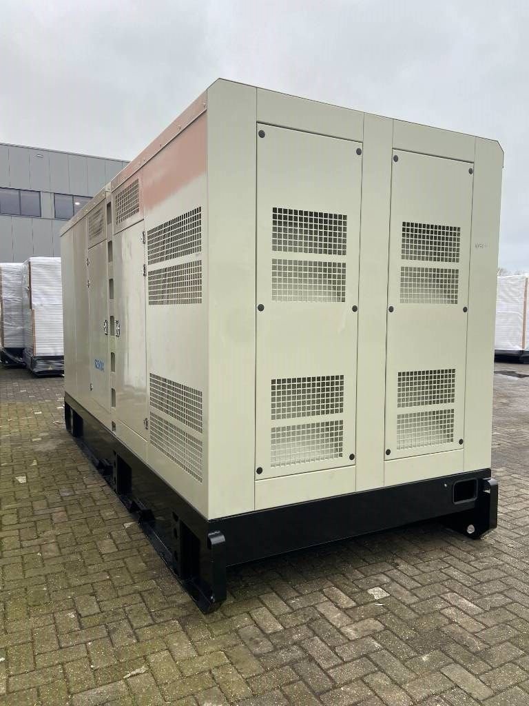 Notstromaggregat of the type Doosan DP222LC - 825 kVA Generator - DPX-19858, Neumaschine in Oudenbosch (Picture 2)