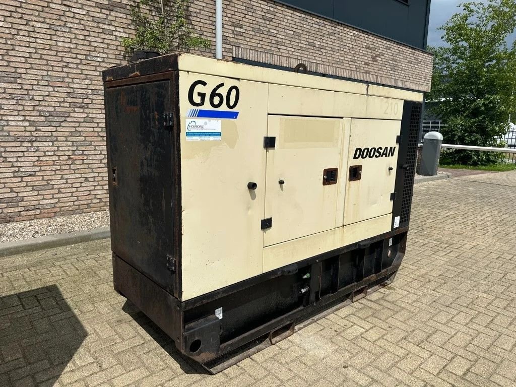 Notstromaggregat del tipo Doosan G60 John Deere Leroy Somer 70 kVA Silent Rental generatorset, Gebrauchtmaschine en VEEN (Imagen 4)