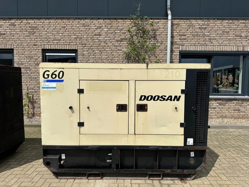 Notstromaggregat tip Doosan G60 John Deere Leroy Somer 70 kVA Silent Rental generatorset, Gebrauchtmaschine in VEEN (Poză 1)