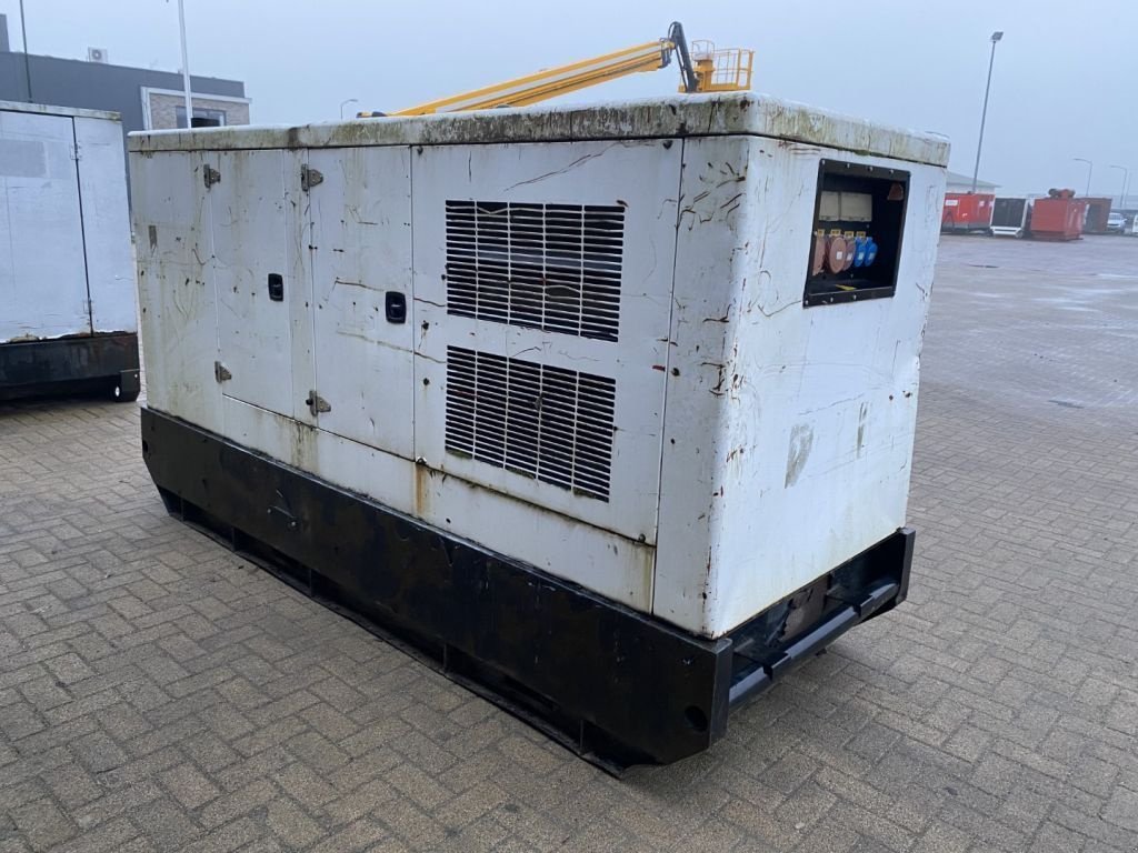 Notstromaggregat del tipo Himoinsa HFW 200 Iveco NEF 67 Stamford 200 kVA Silent generatorset, Gebrauchtmaschine en VEEN (Imagen 9)