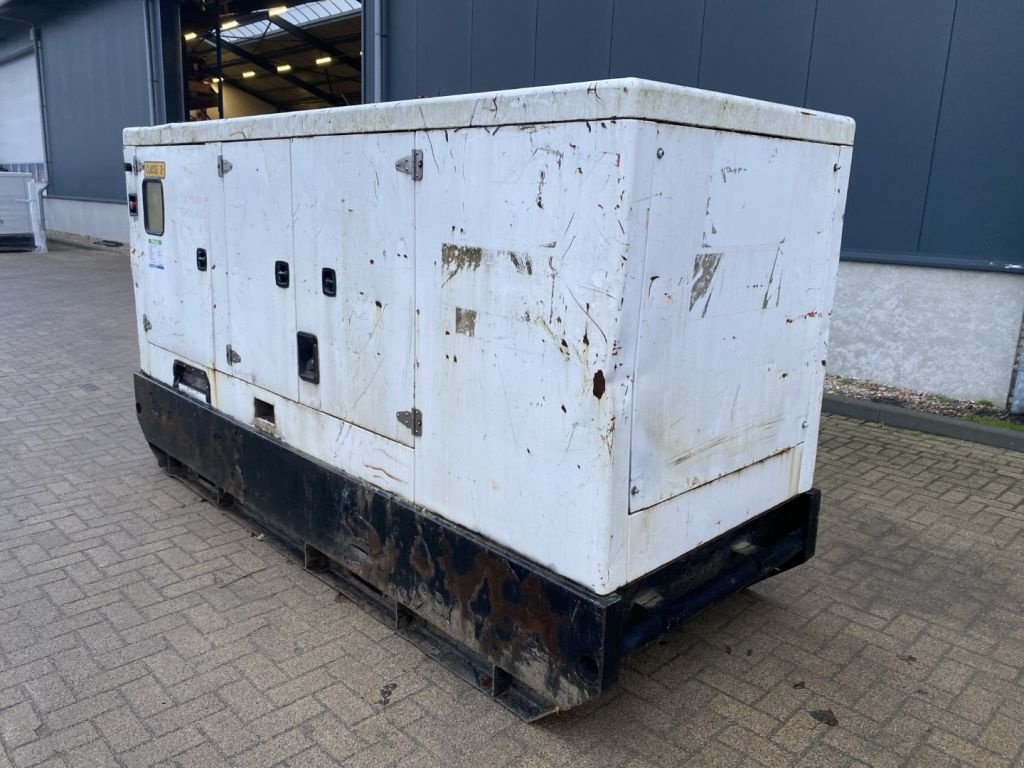 Notstromaggregat del tipo Himoinsa HFW 200 Iveco NEF 67 Stamford 200 kVA Silent generatorset, Gebrauchtmaschine en VEEN (Imagen 7)