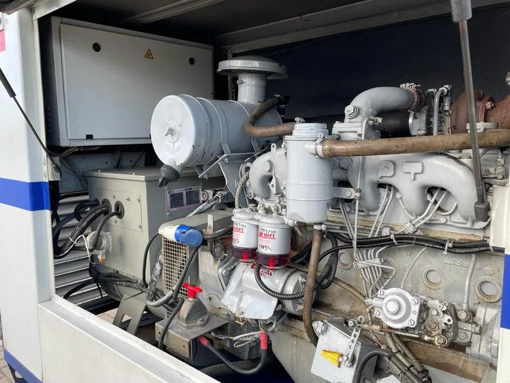 Notstromaggregat tip Iveco 8061 Leroy Somer 115 kVA Silent generatorset ex Emergency !, Gebrauchtmaschine in VEEN (Poză 3)