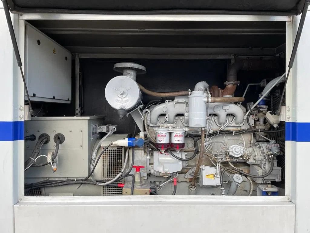 Notstromaggregat tip Iveco 8061 Leroy Somer 115 kVA Silent generatorset ex Emergency !, Gebrauchtmaschine in VEEN (Poză 9)