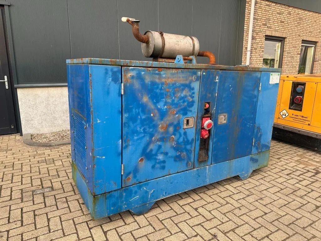 Notstromaggregat Türe ait Iveco 8061 Leroy Somer 85 kVA Silent generatorset, Gebrauchtmaschine içinde VEEN (resim 3)