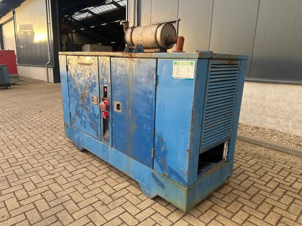 Notstromaggregat des Typs Iveco 8061 Leroy Somer 85 kVA Silent generatorset, Gebrauchtmaschine in VEEN (Bild 8)