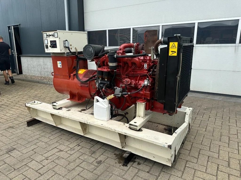 Notstromaggregat typu Iveco 8061 SI 16.06 A 550 Marelli 120 kVA generatorset, Gebrauchtmaschine v VEEN (Obrázok 4)