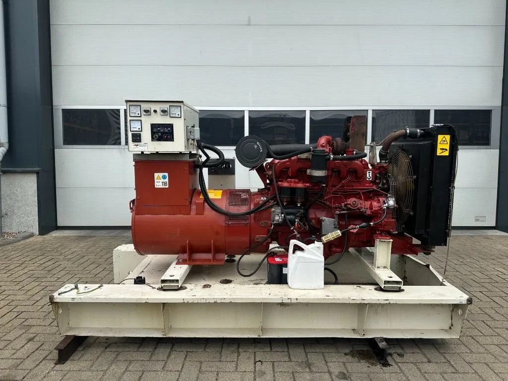 Notstromaggregat du type Iveco 8061 SI 16.06 A 550 Marelli 120 kVA generatorset, Gebrauchtmaschine en VEEN (Photo 1)