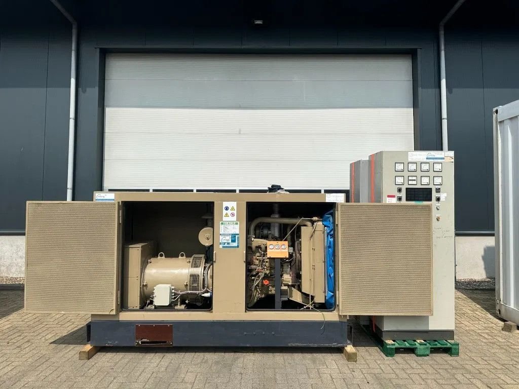 Notstromaggregat Türe ait Iveco 8061 SRI 25.05 Leroy Somer 120 kVA Silent generatorset As New !, Gebrauchtmaschine içinde VEEN (resim 2)