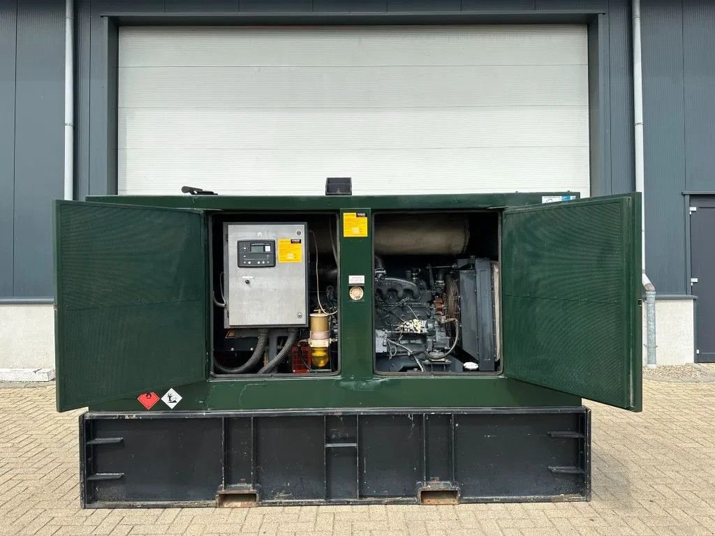 Notstromaggregat des Typs Iveco 8065 Stamford 75 kVA Silent Rental generatorset XXL fuel tank, Gebrauchtmaschine in VEEN (Bild 4)