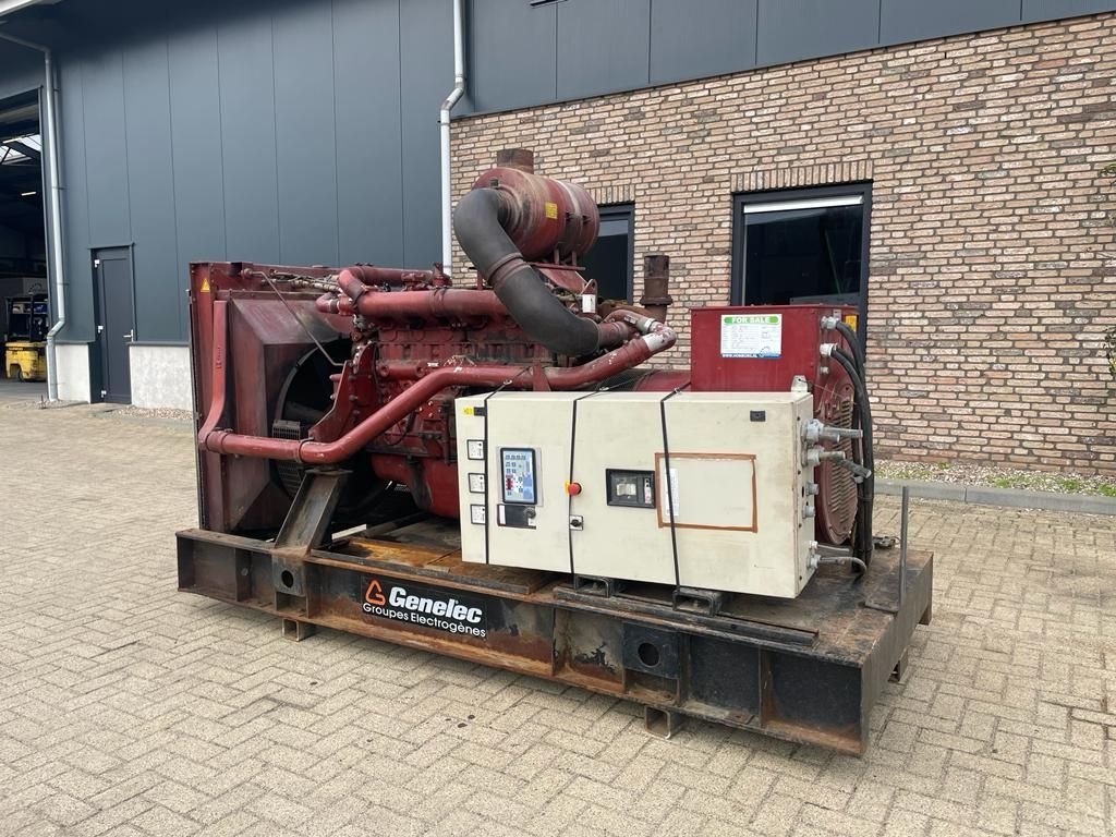 Notstromaggregat van het type Iveco 8210 DRI 26 Marelli 300 kVA generatorset, Gebrauchtmaschine in VEEN (Foto 4)