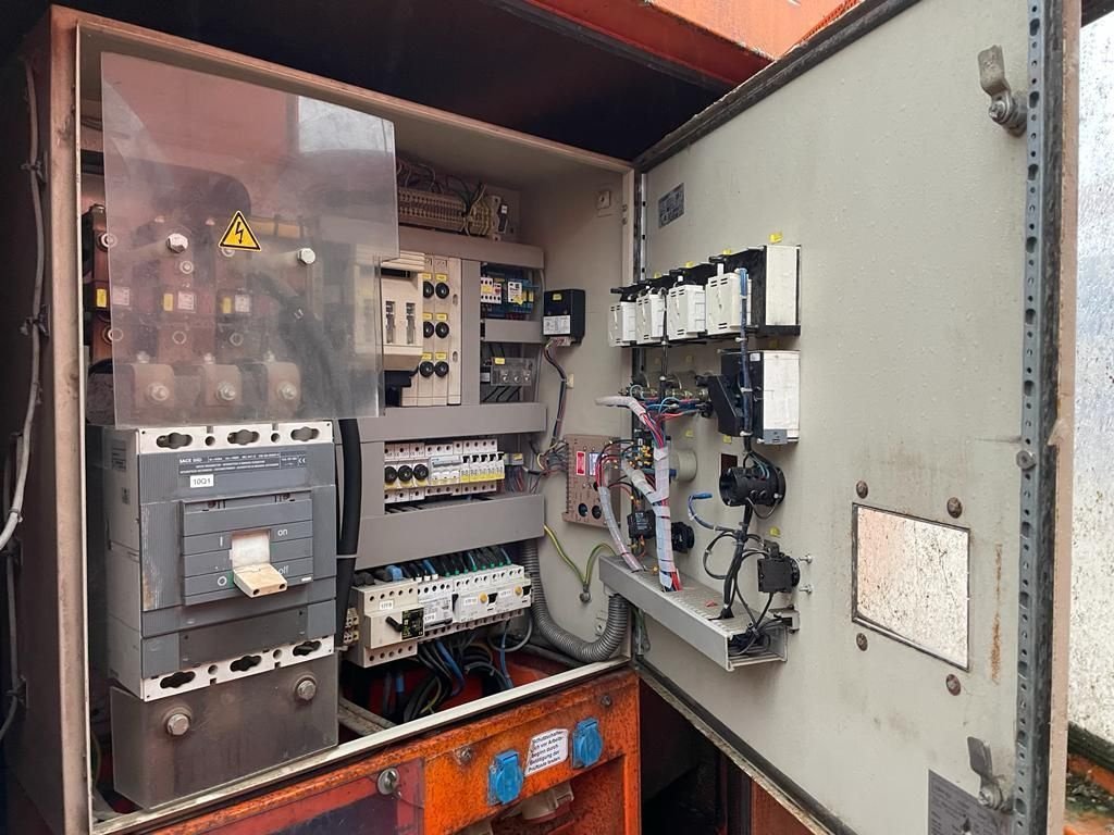 Notstromaggregat tip Iveco 8210 Mecc Alte Spa 330 kVA Silent generatorset, Gebrauchtmaschine in VEEN (Poză 4)