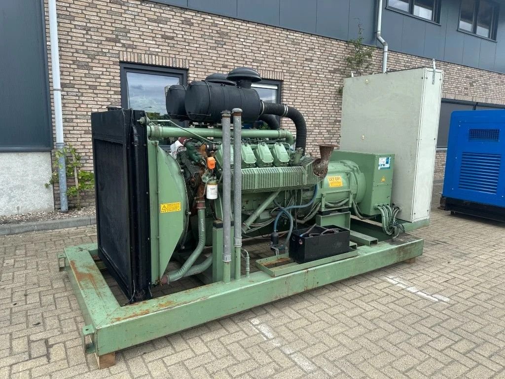 Notstromaggregat des Typs Iveco 8281 SRI 25 Leroy Somer 350 kVA generatorset ex Emergency as New, Gebrauchtmaschine in VEEN (Bild 3)