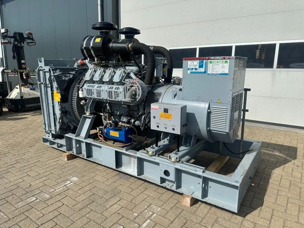 Notstromaggregat typu Iveco GE 8281 SRI27 00A71 Mecc Alte Spa 450 kVA generatorset ex Emerge, Gebrauchtmaschine w VEEN (Zdjęcie 2)