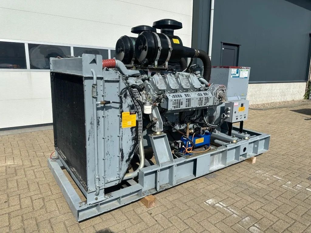 Notstromaggregat des Typs Iveco GE 8281 SRI27 00A71 Mecc Alte Spa 450 kVA generatorset ex Emerge, Gebrauchtmaschine in VEEN (Bild 4)