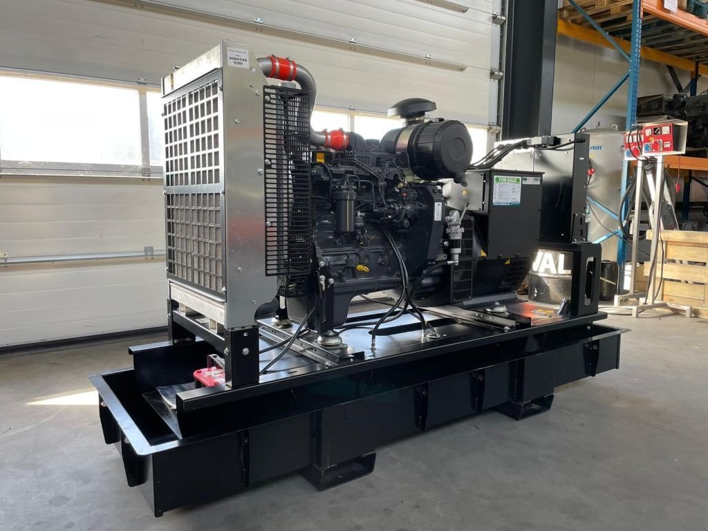 Notstromaggregat des Typs Iveco NEF 45 TM3 Stamford 125 kVA generatorset New !, Neumaschine in VEEN (Bild 4)