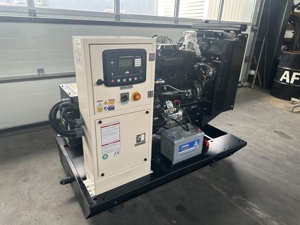 Notstromaggregat a típus Perkins 1103A-33G Stamford 33 kVA generatorset NEW!, Neumaschine ekkor: VEEN (Kép 2)