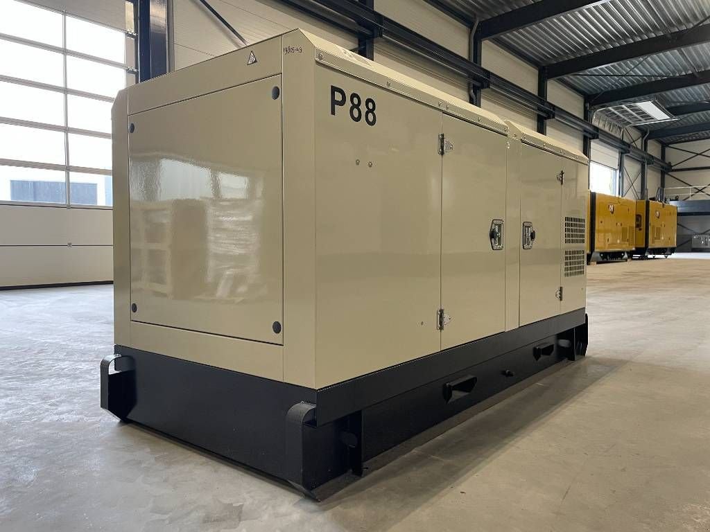 Notstromaggregat tip Perkins 1104A-44TG2 - 88 kVA Generator - DPX-19805, Neumaschine in Oudenbosch (Poză 4)