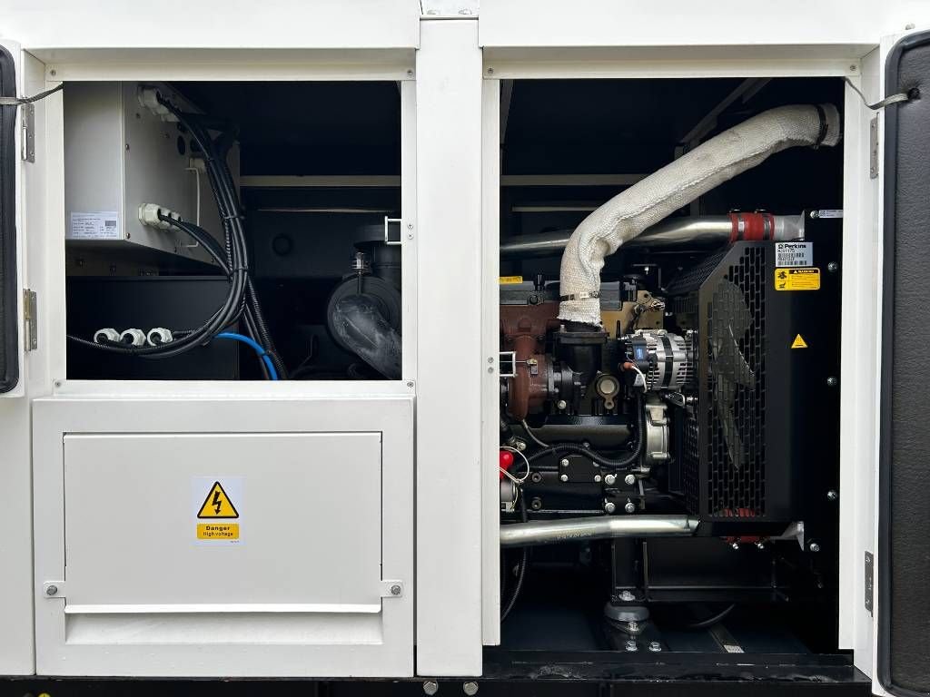 Notstromaggregat du type Perkins 1104C-44TA - 110 kVA Generator - DPX-20007-DP, Neumaschine en Oudenbosch (Photo 4)