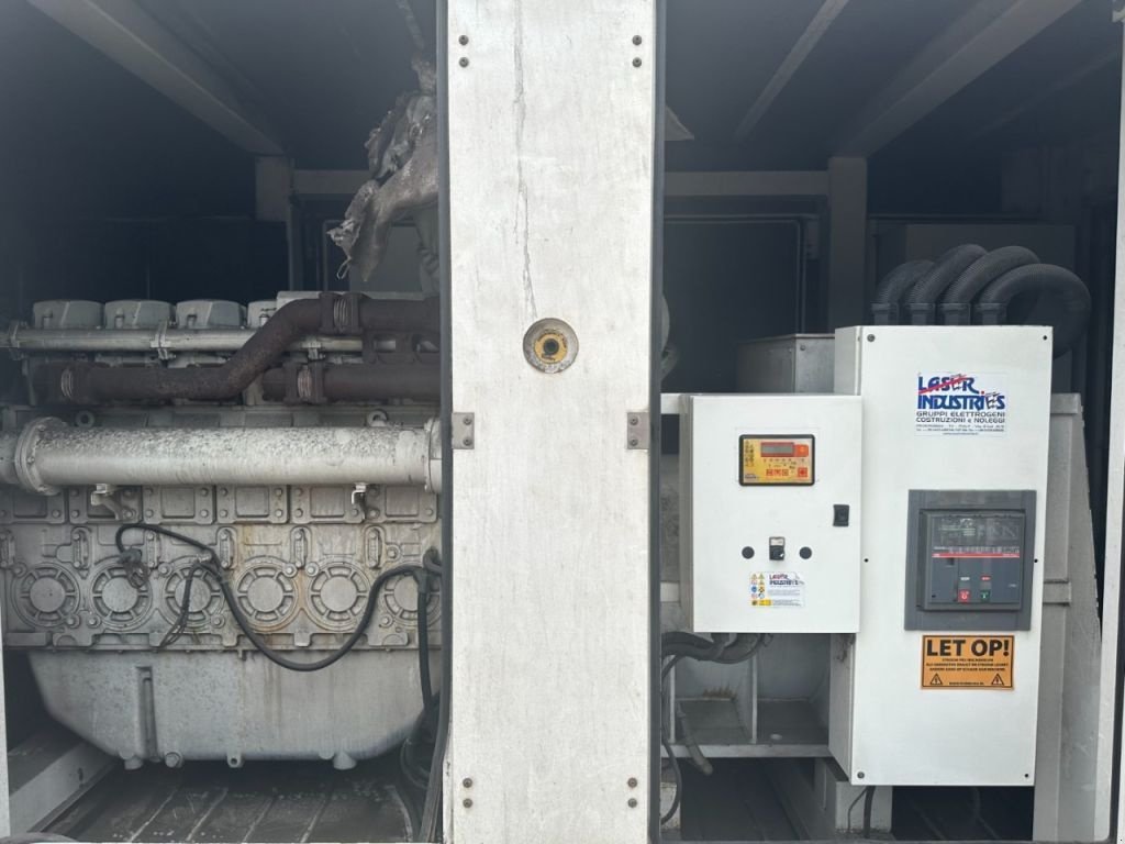 Notstromaggregat tip Perkins 4006-23TAG3A Stamford 900 kVA Silent generatorset, Gebrauchtmaschine in VEEN (Poză 2)