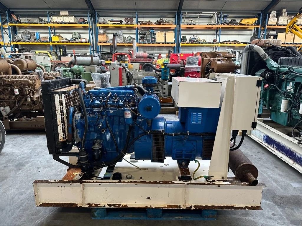 Notstromaggregat del tipo Perkins 4.236 FG Wilson 40 kVA generatorset met ATS automatische netover, Gebrauchtmaschine en VEEN (Imagen 1)