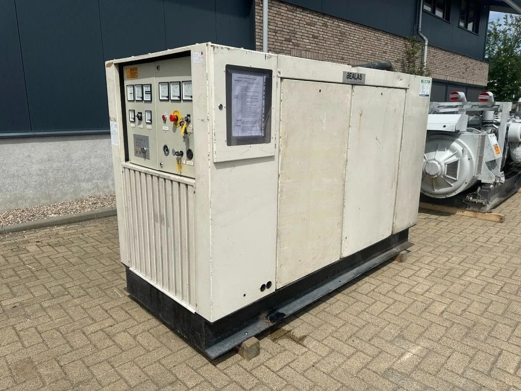 Notstromaggregat van het type Perkins Leroy Somer 26 kVA Silent generatorset ex Emergency ! 1096 hours, Gebrauchtmaschine in VEEN (Foto 2)