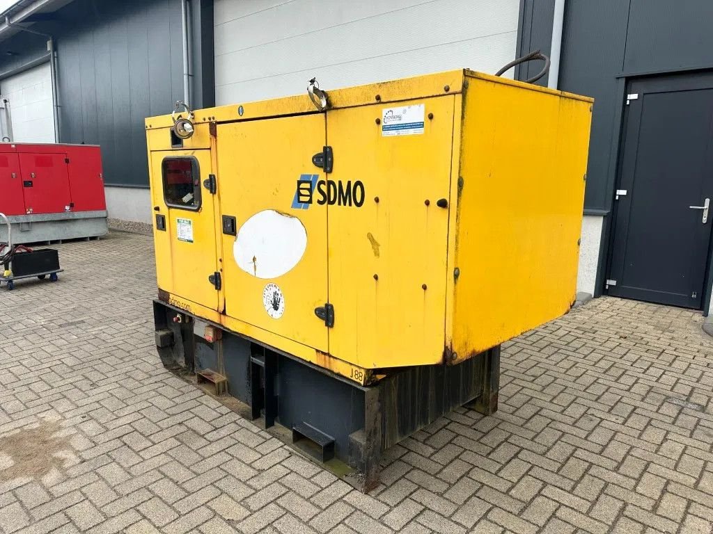 Notstromaggregat typu SDMO 4045 John Deere Leroy Somer 88 kVA Silent generatorset 183 hours, Gebrauchtmaschine w VEEN (Zdjęcie 3)