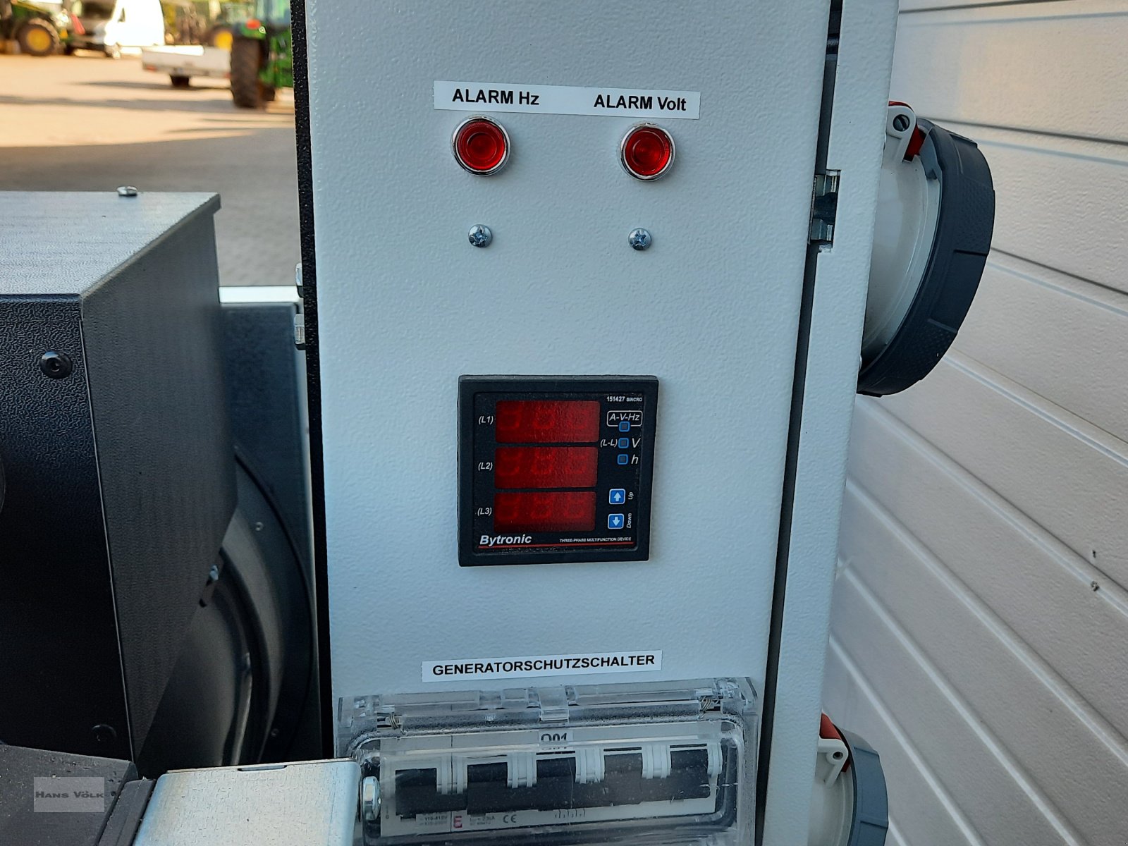 Notstromaggregat des Typs SDMO AWB 4-58X-H, Neumaschine in Antdorf (Bild 9)