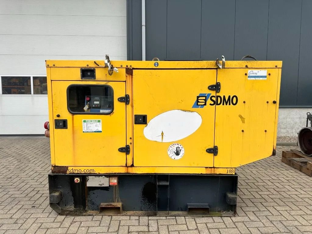 Notstromaggregat от тип SDMO J88C2 John Deere Leroy Somer 88 kVA Silent generatorset 183 hour, Gebrauchtmaschine в VEEN (Снимка 1)