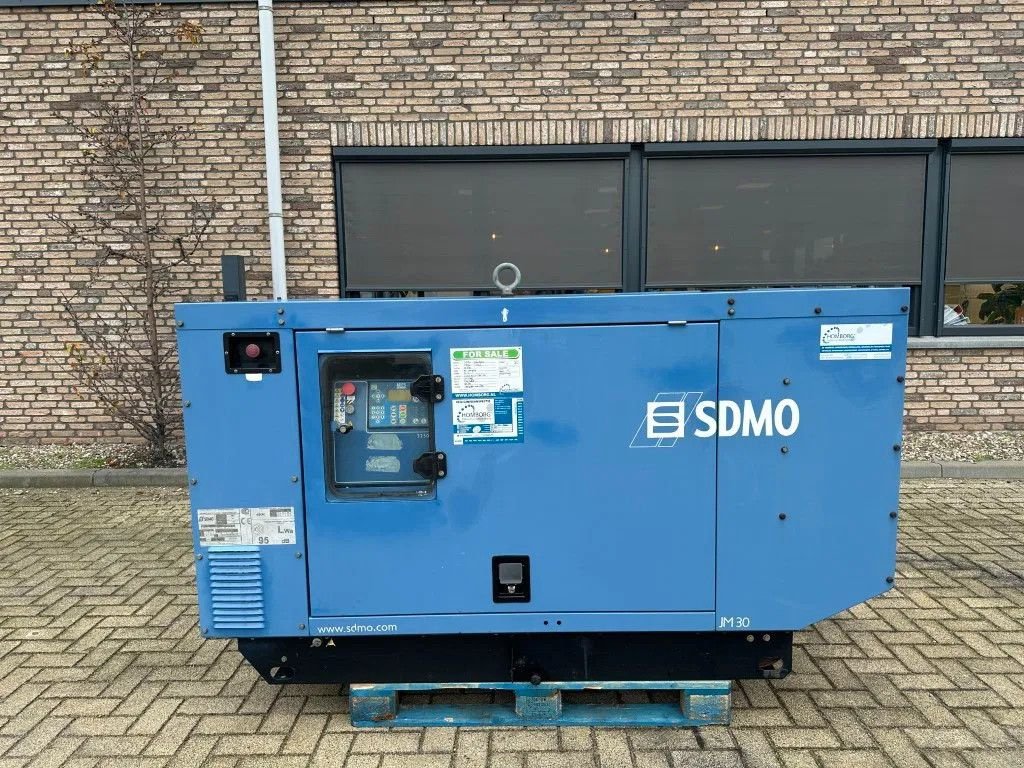 Notstromaggregat des Typs SDMO JM30 John Deere 30 kVA Silent generatorset as New ! 52 hours, Gebrauchtmaschine in VEEN (Bild 1)