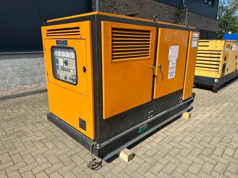 Notstromaggregat del tipo SDMO Perkins Leroy Somer 30 kVA Silent generatorset, Gebrauchtmaschine en VEEN