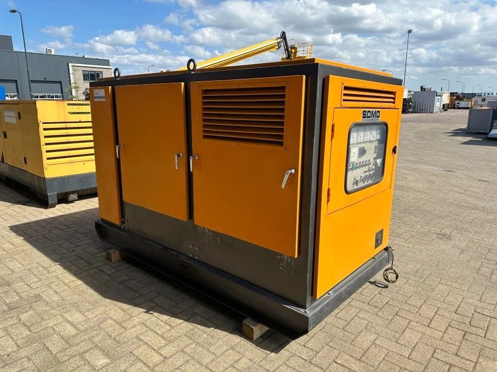 Notstromaggregat tip SDMO Perkins Leroy Somer 30 kVA Silent generatorset, Gebrauchtmaschine in VEEN (Poză 11)