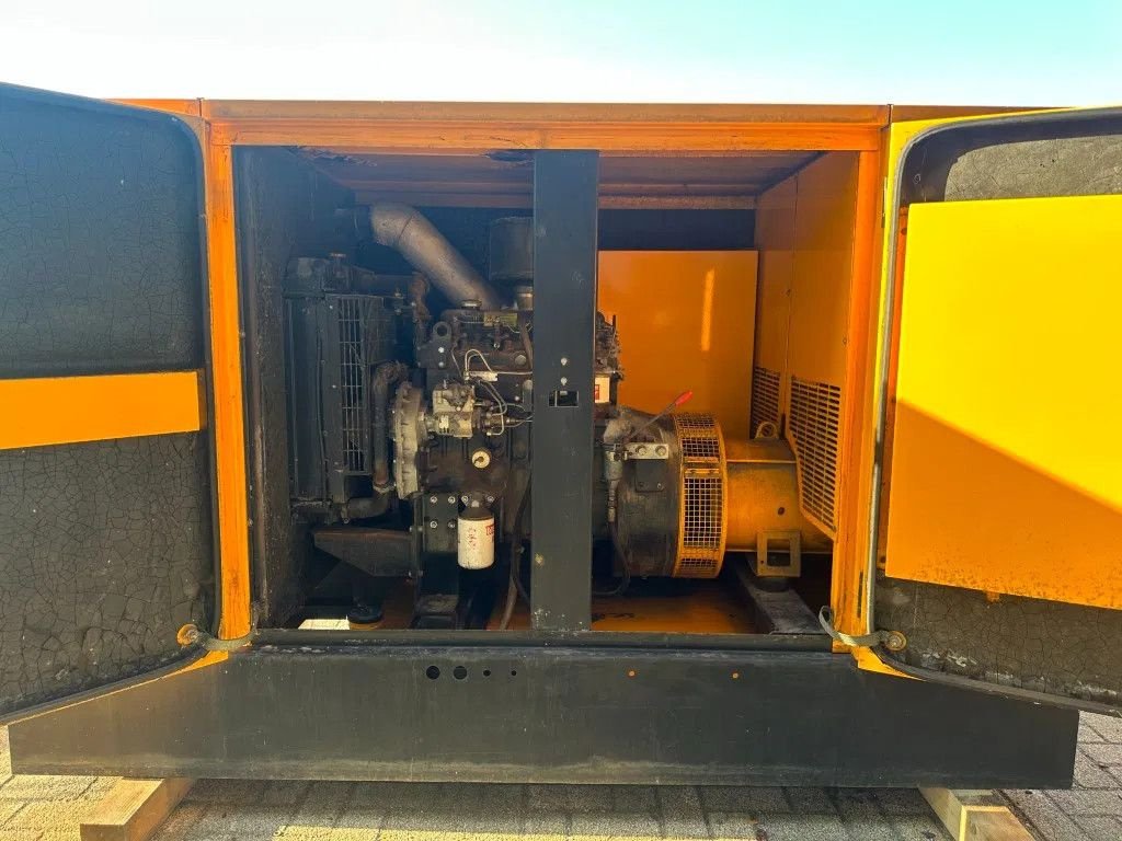 Notstromaggregat typu SDMO Perkins Leroy Somer 40 kVA Silent generatorset ex Emergency 221, Gebrauchtmaschine w VEEN (Zdjęcie 9)