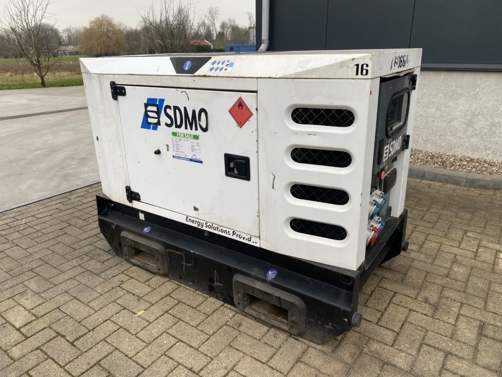 Notstromaggregat типа SDMO R16 Mitsubishi Leroy Somer 16 kVA Silent Rental generatorset, Gebrauchtmaschine в VEEN (Фотография 9)