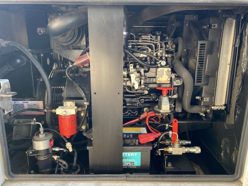 Notstromaggregat typu SDMO R16 Mitsubishi Leroy Somer 16 kVA Silent Rental generatorset, Gebrauchtmaschine v VEEN (Obrázok 8)