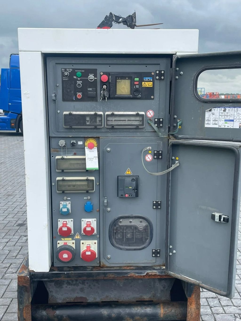 Notstromaggregat tip SDMO R220C3 220 KVA 400/230V, Gebrauchtmaschine in Marknesse (Poză 9)